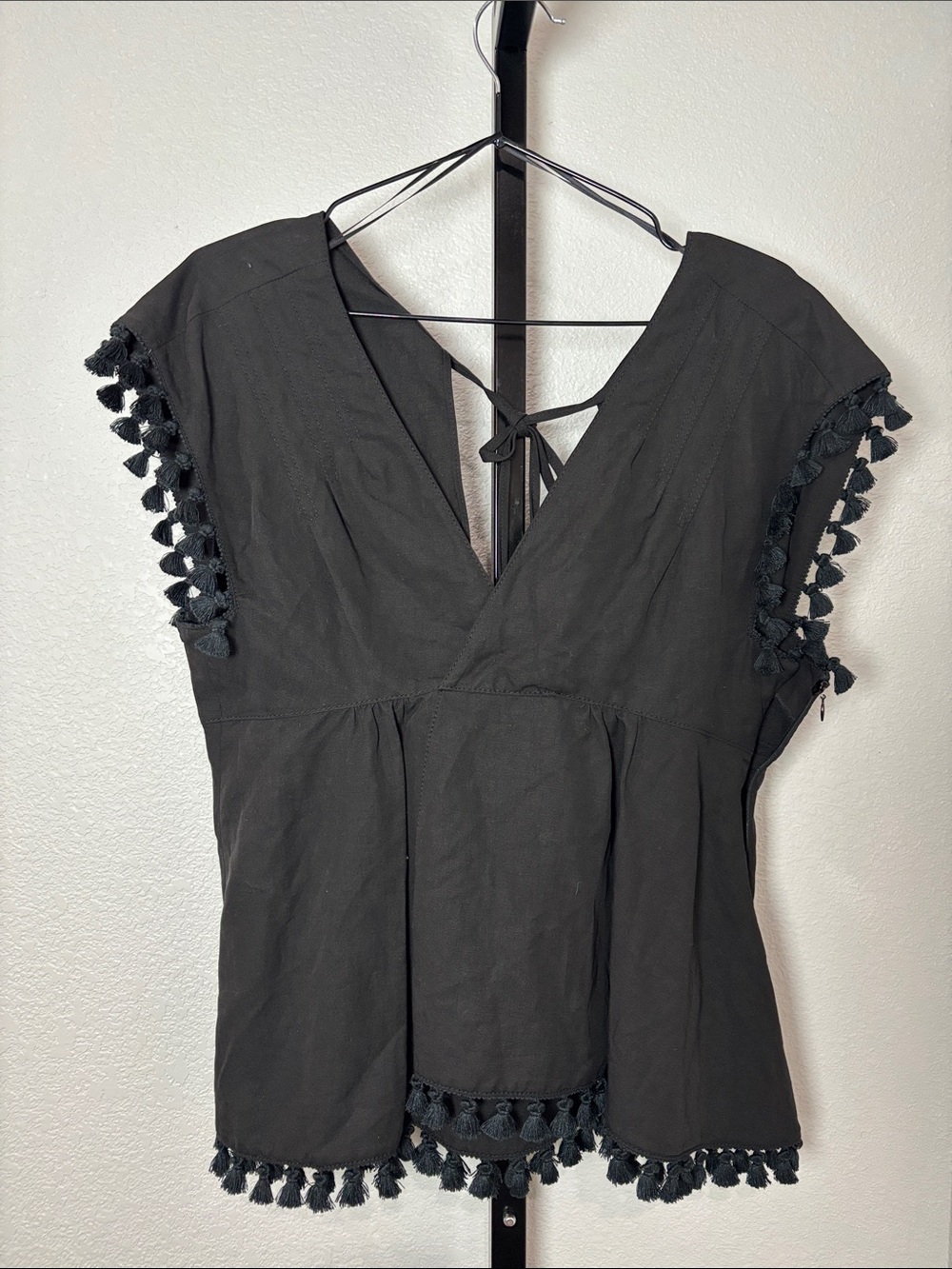 Women’s Black Tassel-Trim Tie-Back V-Neck Tunic Top *needs zipper repair NWT